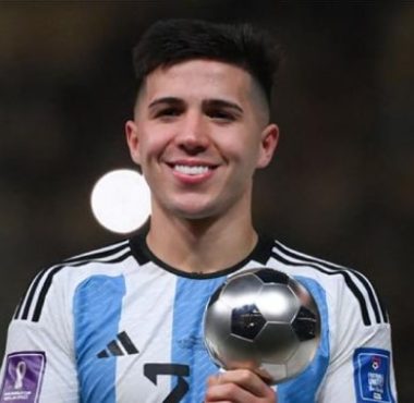 Enzo Fernandez, a target for Liverpool, has reportedly agreed to a move to Chelsea.